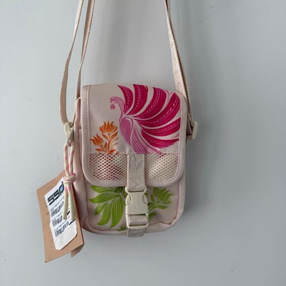 FARM Rio Fervo Rainbow Tropical Crossbody Bag Cream Floral Brazil Exclusive NWT - Picture 4 of 8